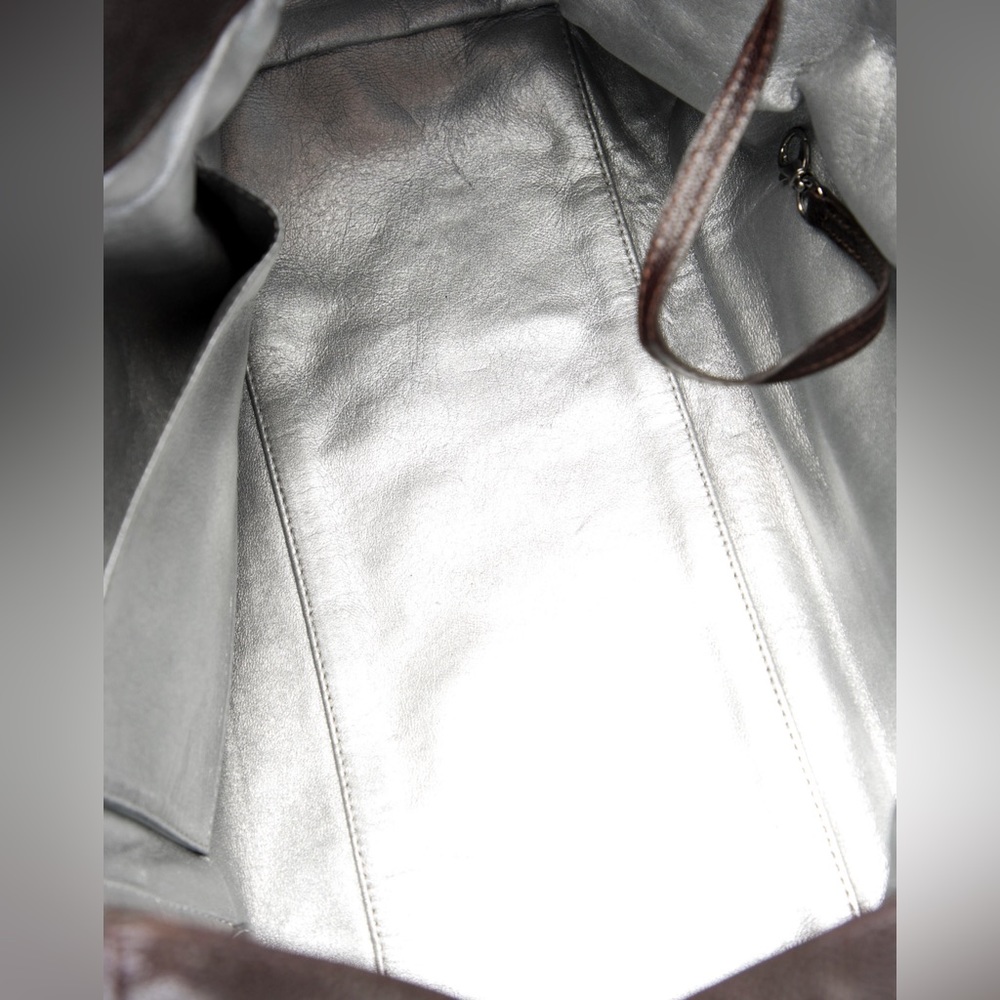 Chanel tote. Glazed Caviar East West Modern Chain Tote Brown - Picture 4 of 10